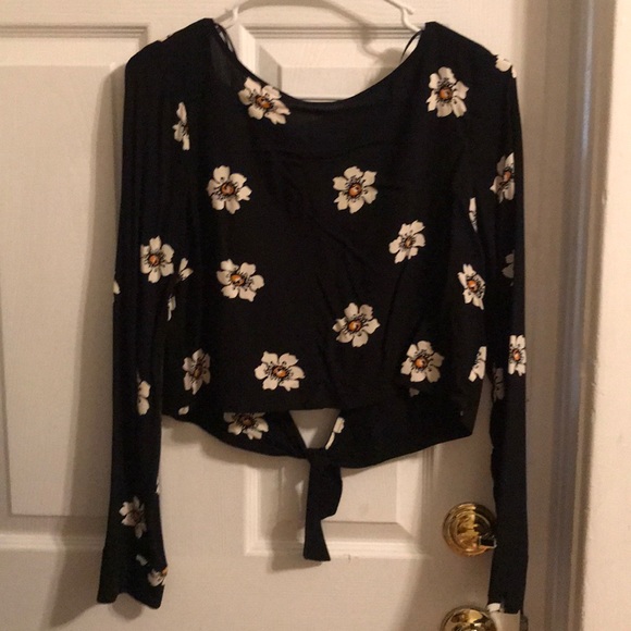 Open back floral Kendall and Kylie long sleeve - Picture 4 of 4